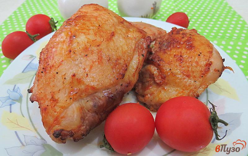 Фото приготовление рецепта: Куриные бёдра на сковороде гриль-газ шаг №7