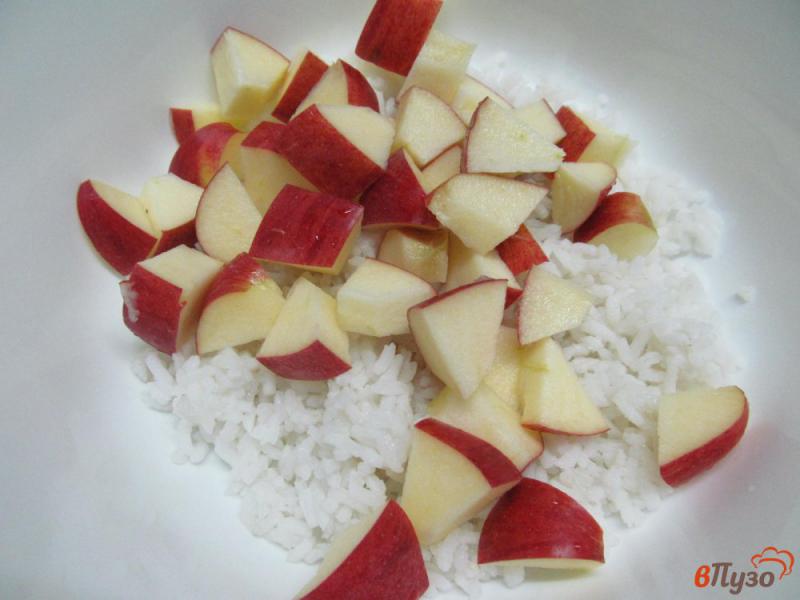 Фото приготовление рецепта: Запеченные яблоки с рисом шаг №2