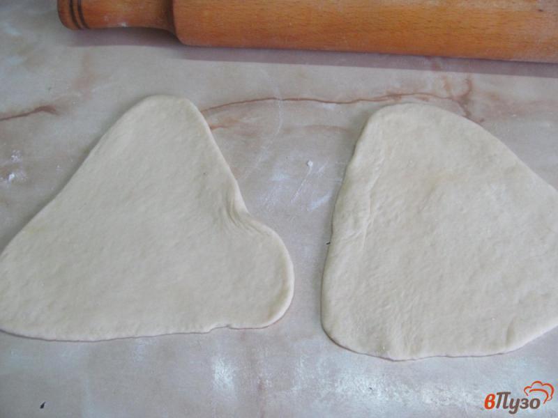 Фото приготовление рецепта: Пирожки с сыром бри и грушей шаг №1