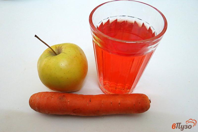 Фото приготовление рецепта: Смузи из моркови и яблок шаг №1