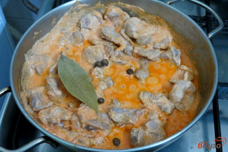 Фото приготовление рецепта: Куриные желудки в сметанно-томатном соусе шаг №5