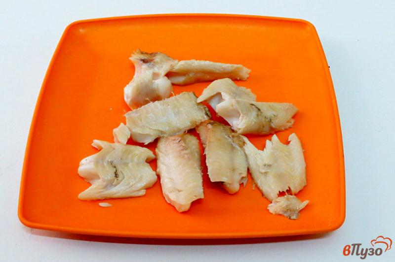 Фото приготовление рецепта: Рыбный паштет с маринованным  огурцом и сметаной шаг №2