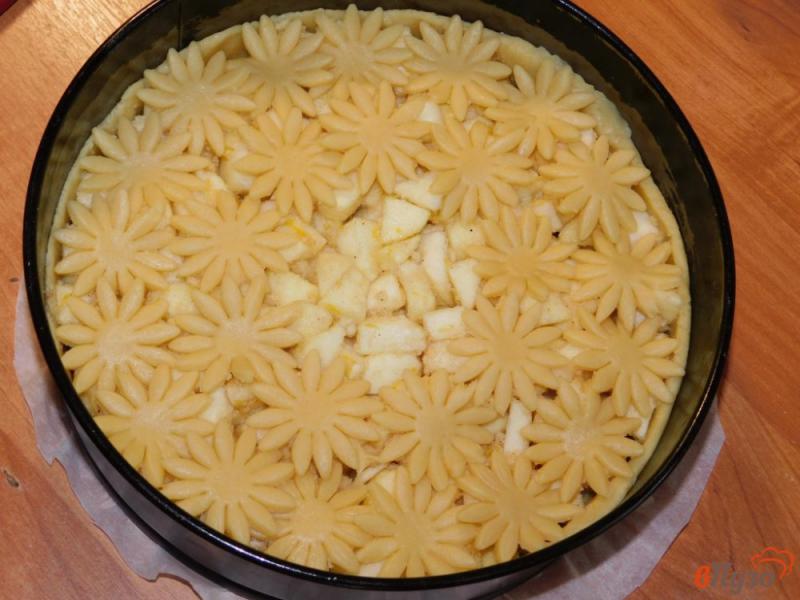 Фото приготовление рецепта: Яблочный пирог шаг №4