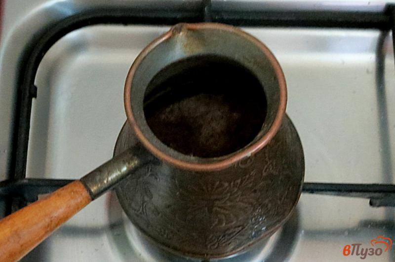 Фото приготовление рецепта: Напиток из кофе с какао и шоколадом. шаг №1