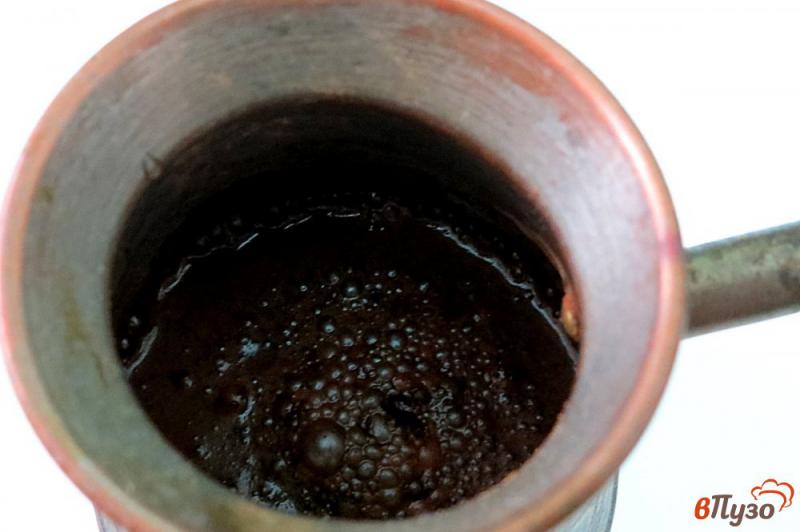 Фото приготовление рецепта: Напиток из кофе с какао и шоколадом. шаг №2