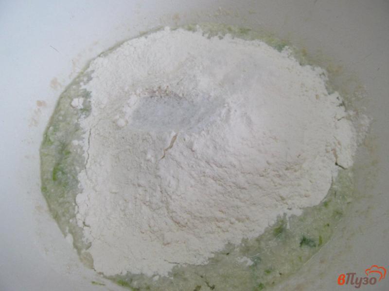 Фото приготовление рецепта: Хлеб с цветной капустой и чесночными стрелками шаг №4