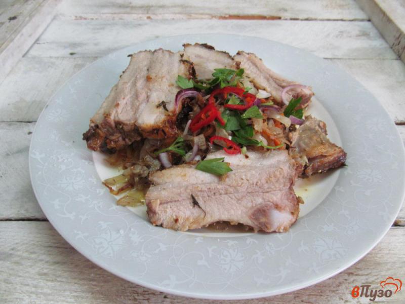 Фото приготовление рецепта: Запеченные свиные ребра с гарниром из капусты шаг №8