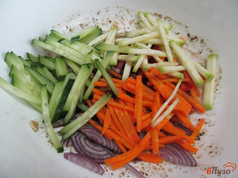 Фото приготовление рецепта: Салат из свежих овощей шаг №3