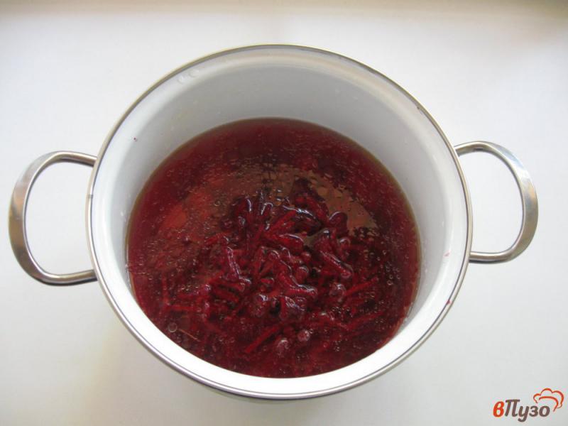 Фото приготовление рецепта: Красный борщ с чесноком и бужениной шаг №2