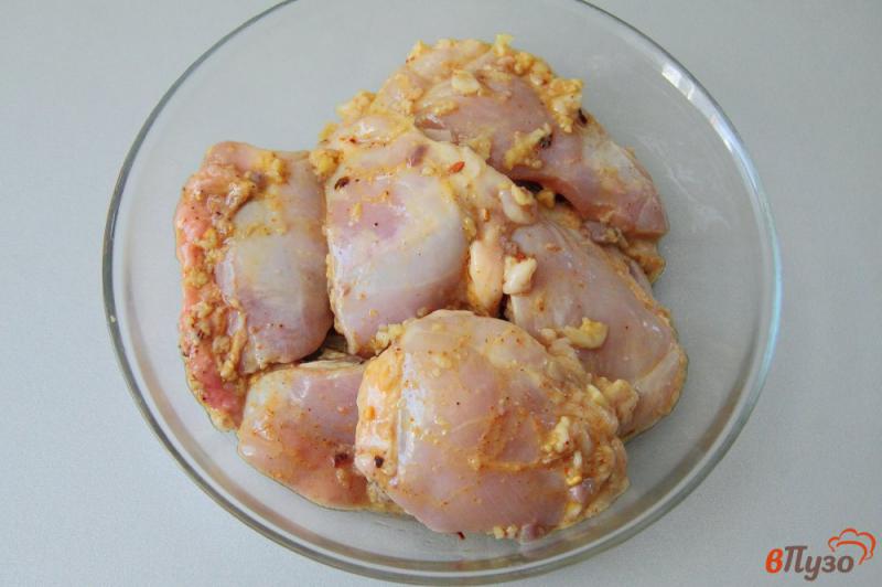Фото приготовление рецепта: Курица с черносливом и орехами в фольге шаг №1
