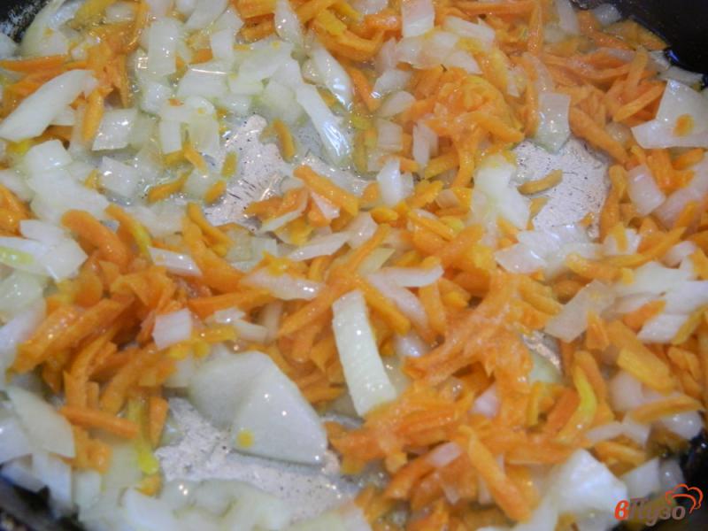 Фото приготовление рецепта: Картофельный суп с домашней тушенкой и помидорами шаг №3