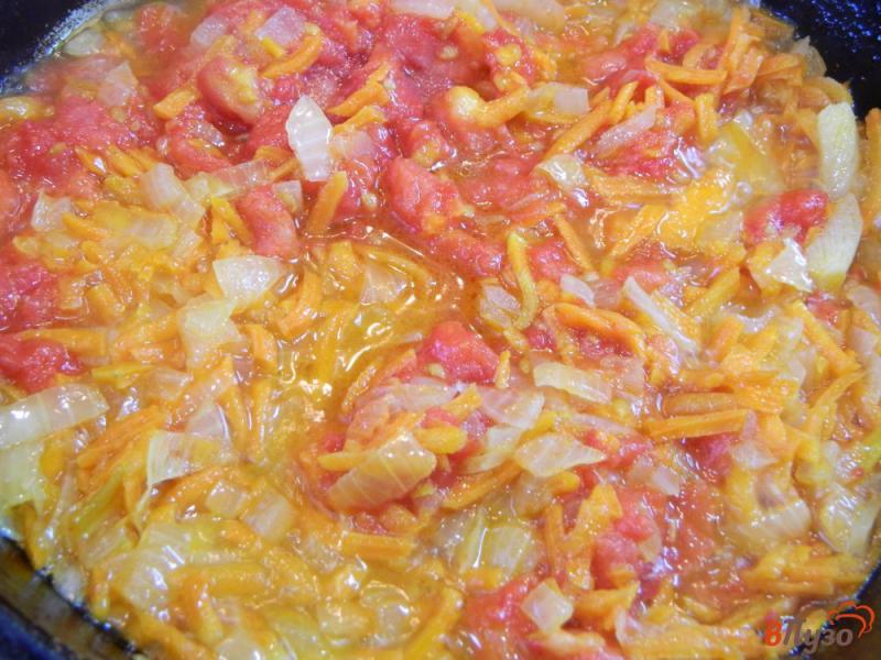 Фото приготовление рецепта: Картофельный суп с домашней тушенкой и помидорами шаг №4