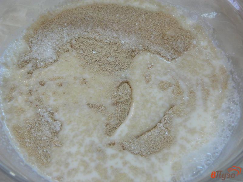 Фото приготовление рецепта: Дрожжевые кексы с цукатами шаг №1