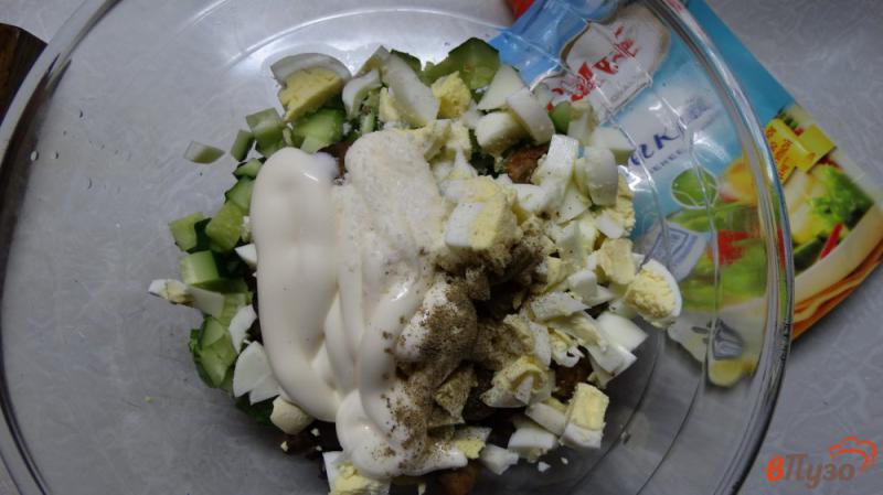 Фото приготовление рецепта: Салат из шампиньонов с огурцом шаг №5