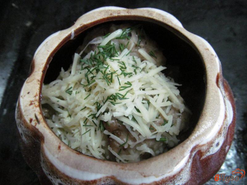 Фото приготовление рецепта: Фрикадельки с картофелем в горшочках шаг №6