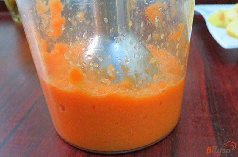 Фото приготовление рецепта: Смузи из яблок, моркови и имбиря шаг №9