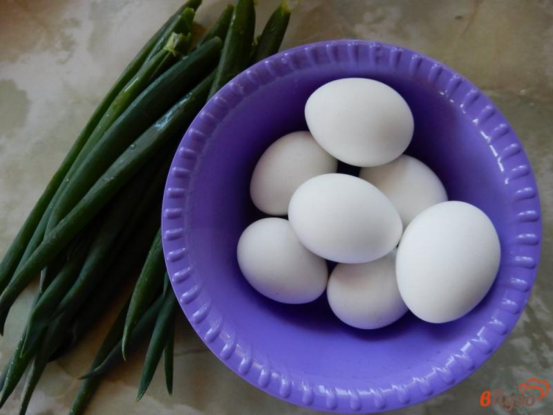 Фото приготовление рецепта: Бездрожжевые пирожки с луком и яйцами шаг №8
