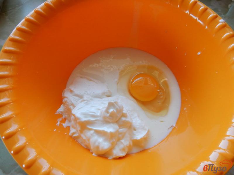 Фото приготовление рецепта: Бездрожжевые пирожки с луком и яйцами шаг №2