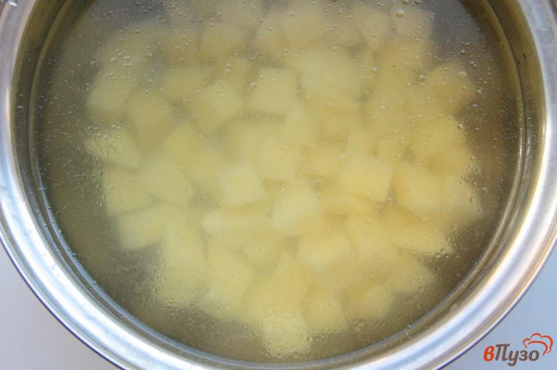 Фото приготовление рецепта: Овощной суп с манкой на курином бульоне шаг №2