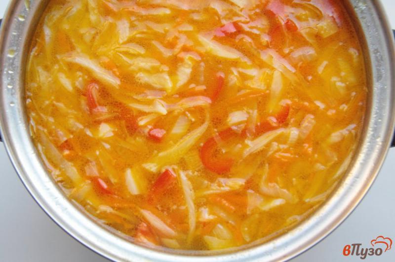 Фото приготовление рецепта: Овощной суп с манкой на курином бульоне шаг №7