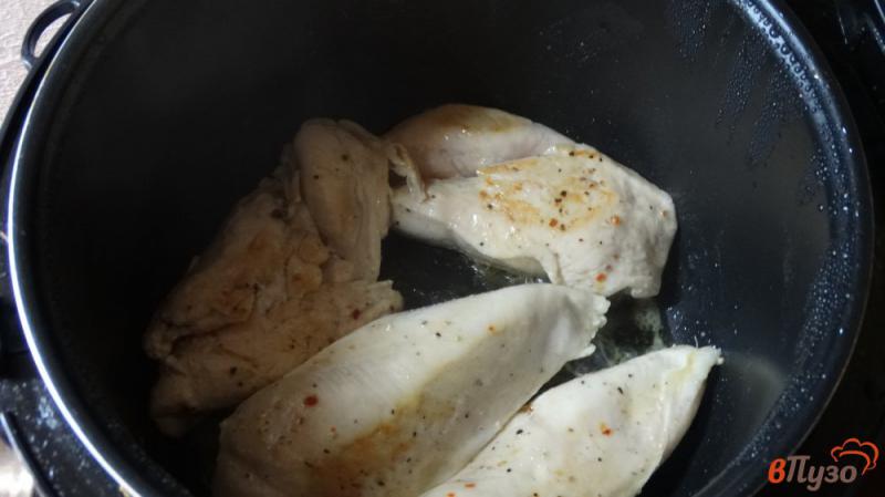 Фото приготовление рецепта: Курица с айвой в мультиварке шаг №4