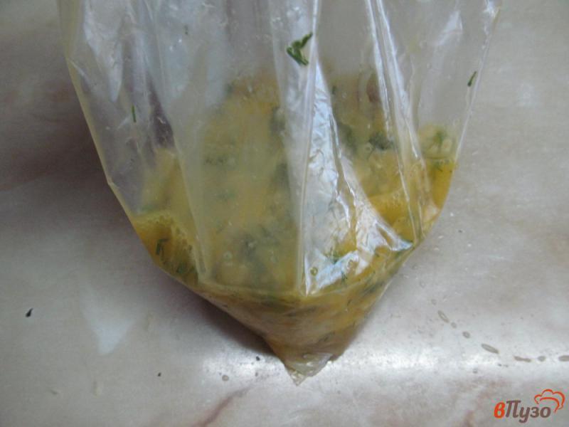 Фото приготовление рецепта: Сырный омлет в мешке шаг №4
