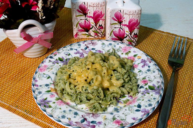Фото приготовление рецепта: Макароны со шпинатом и сыром шаг №9