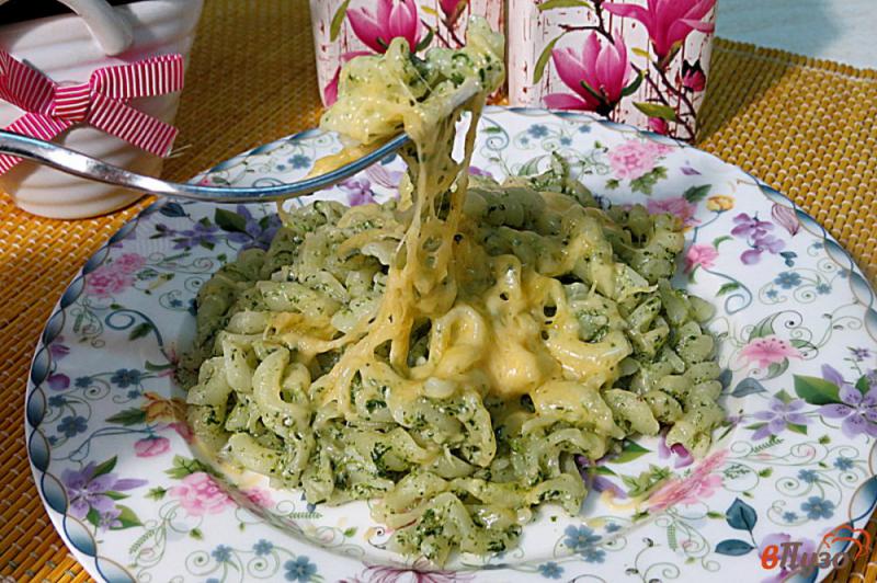 Фото приготовление рецепта: Макароны со шпинатом и сыром шаг №8