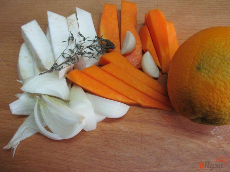 Фото приготовление рецепта: Жареный карась с запеченными овощами шаг №1