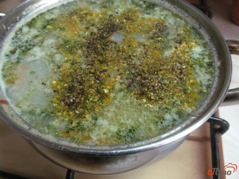 Фото приготовление рецепта: Овощной суп с мясным фаршем и шпинатом шаг №6