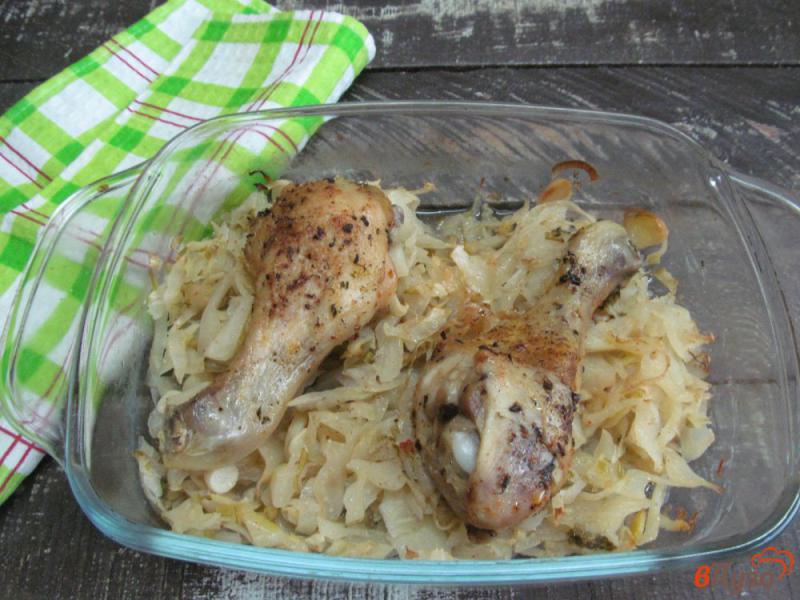 Фото приготовление рецепта: Курица со свежей капустой в духовке шаг №5