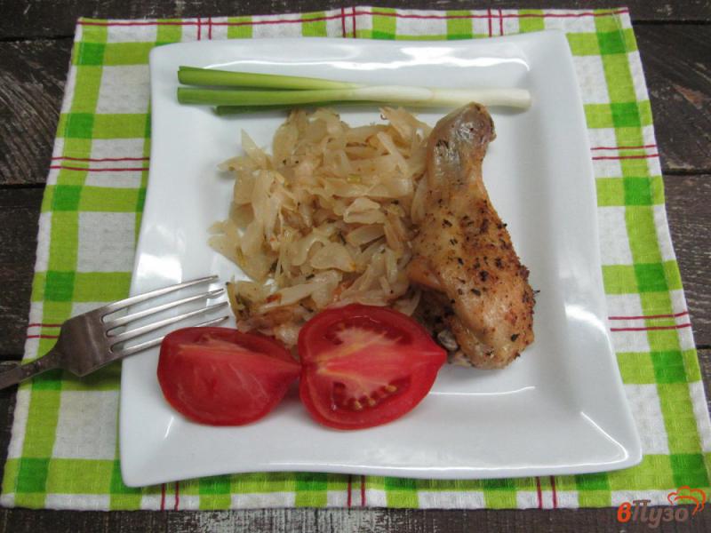 Фото приготовление рецепта: Курица со свежей капустой в духовке шаг №6