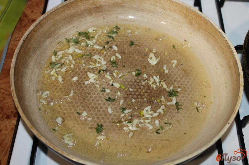 Фото приготовление рецепта: Макароны с сыром в соевом соусе шаг №2
