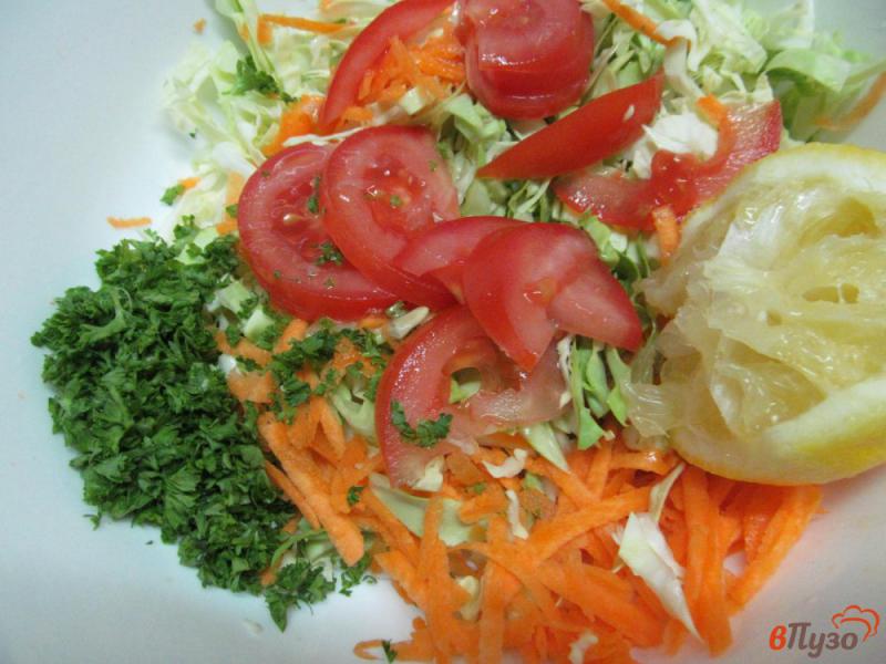 Фото приготовление рецепта: Салат из капусты с чесноком шаг №3