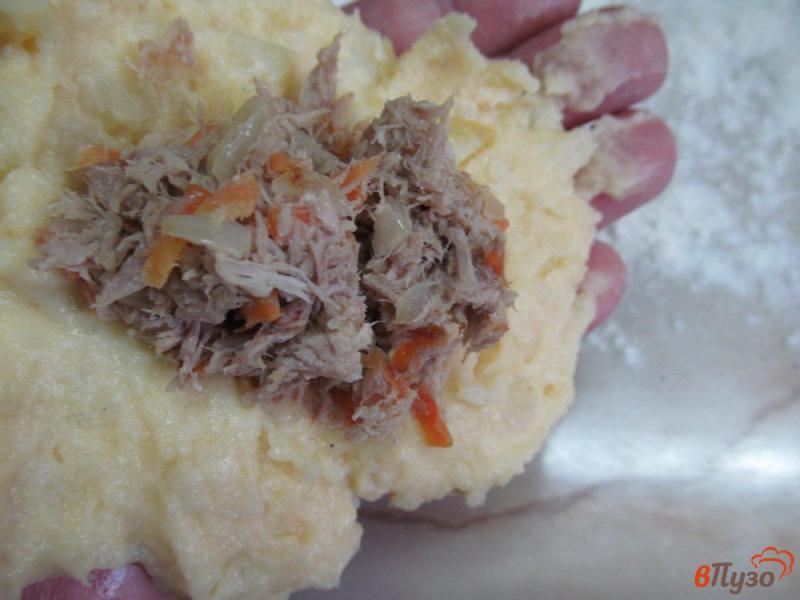 Фото приготовление рецепта: Картофельные зразы с мясом «морковки» шаг №4