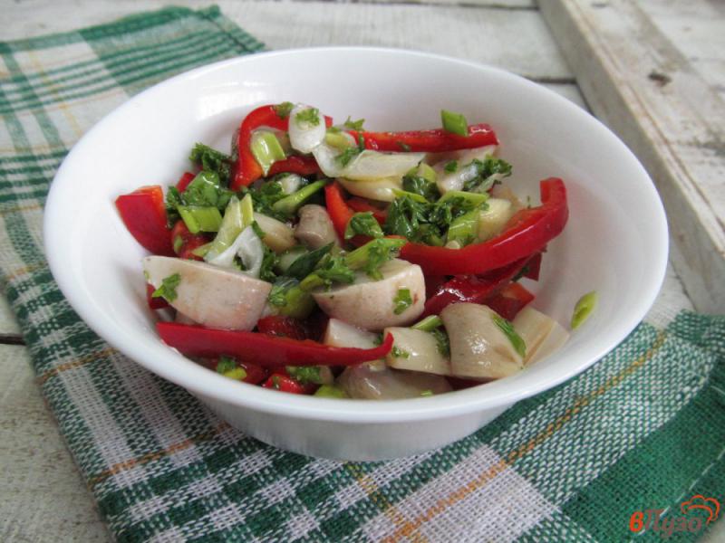 Фото приготовление рецепта: Салат из вареных грибов и болгарского перца шаг №7