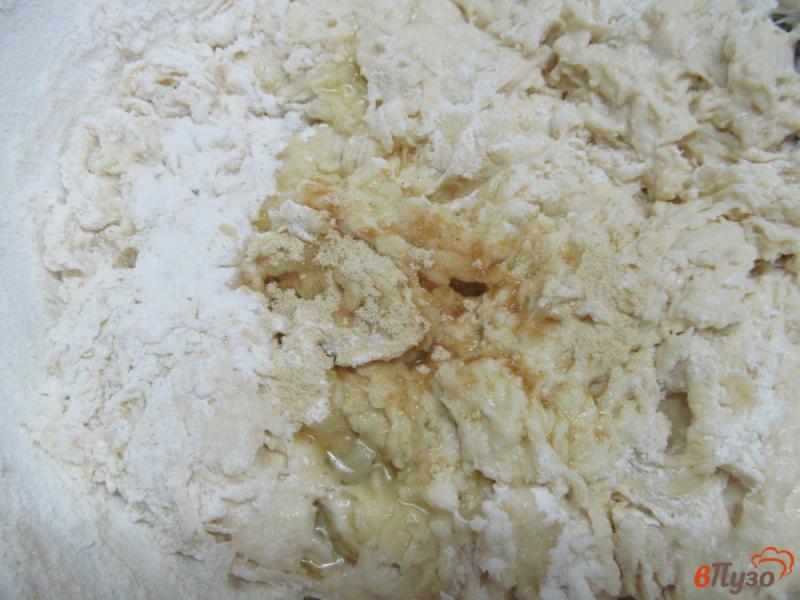 Фото приготовление рецепта: Хлеб на бульоне из шампиньона шаг №5
