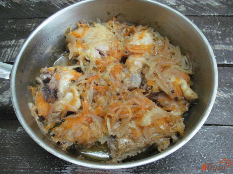 Фото приготовление рецепта: Тушеная курица в овощах шаг №5