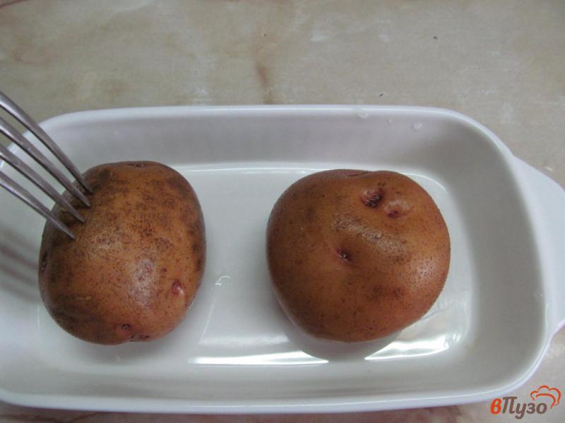 Фото приготовление рецепта: Запеченный картофель под соусом тартар шаг №1