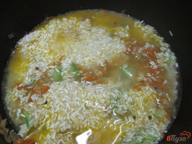 Фото приготовление рецепта: Тушеные кабачки с рисом в мультиварке шаг №4