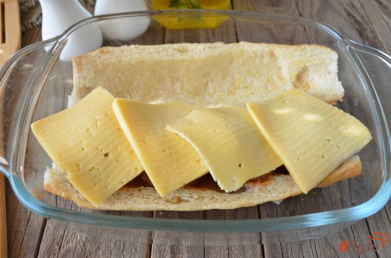 Фото приготовление рецепта: Бургер с сыром и фрикадельками шаг №8