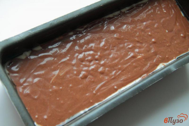 Фото приготовление рецепта: Грушевый кекс с какао шаг №8