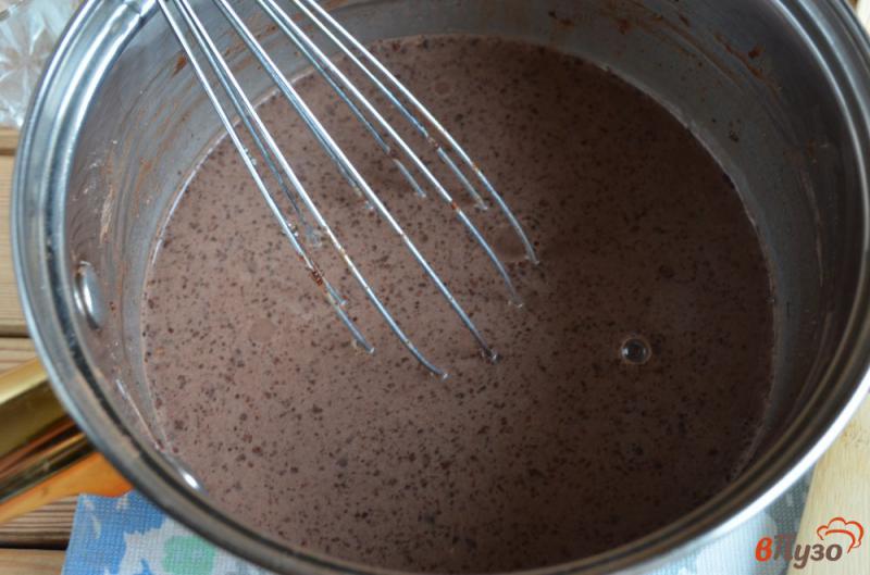 Фото приготовление рецепта: Шоколадный торт с шоколадным кремом шаг №7