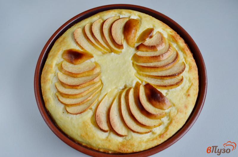 Фото приготовление рецепта: Творожный пирог с яблоками шаг №10