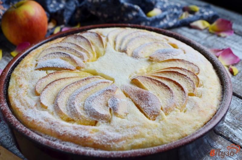 Фото приготовление рецепта: Творожный пирог с яблоками шаг №11