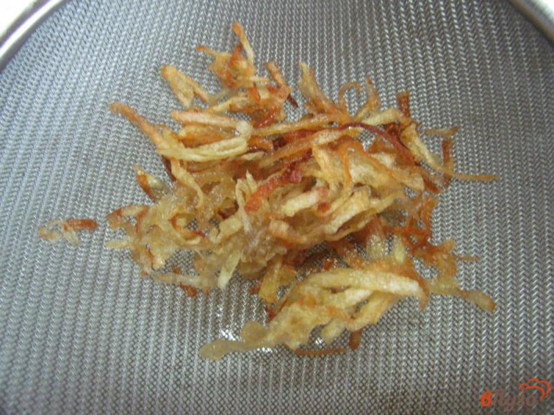 Фото приготовление рецепта: Салат с жареным картофелем свеклой и мясом шаг №2
