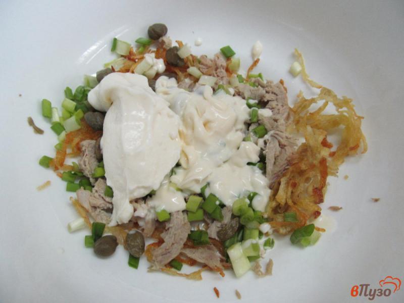 Фото приготовление рецепта: Салат с жареным картофелем свеклой и мясом шаг №5