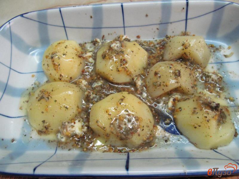 Фото приготовление рецепта: Запеченный картофель с горчицей и вином шаг №3