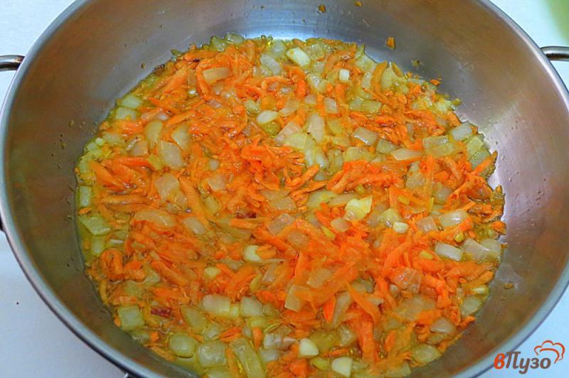 Фото приготовление рецепта: Пшённая каша с луком и морковью шаг №5