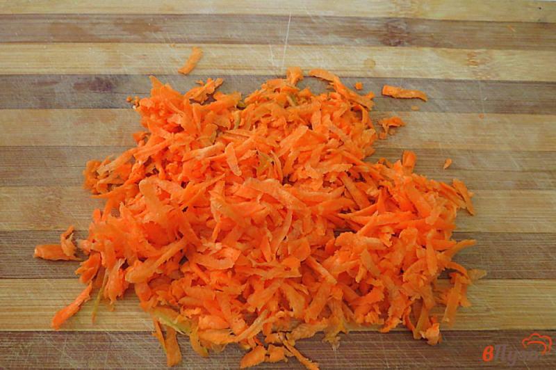 Фото приготовление рецепта: Пшённая каша с луком и морковью шаг №4